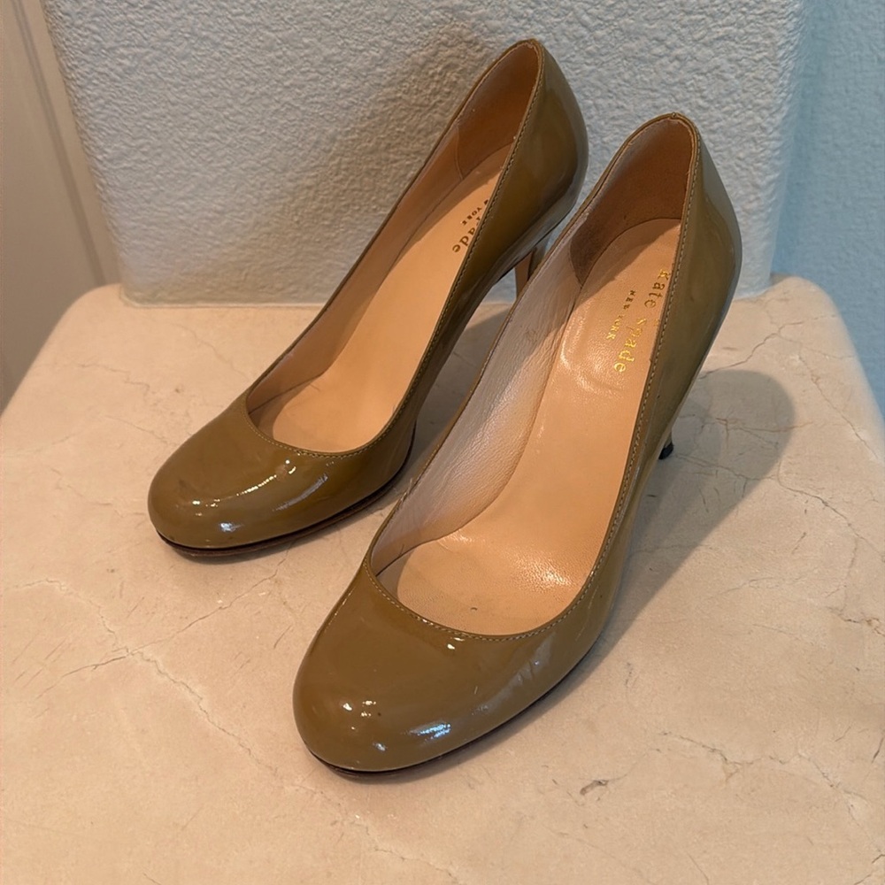 Kate spade patent leather camel pumps size 7